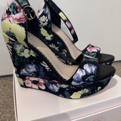 Flowery Wedges 