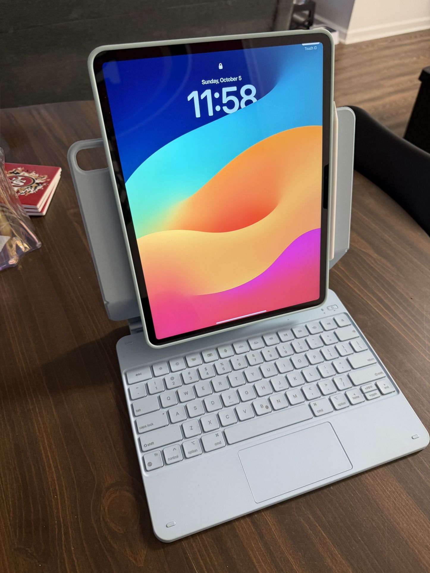 iPad Air 13" Bundle - w/ Apple Pencil & ESR Keyboard Case