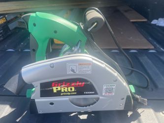 Grizzly track saw with guides