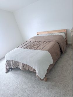 Bed w/ frame and set