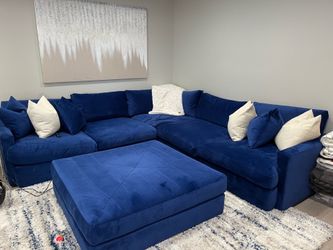 Custom Living Spaces Sectional/Couch