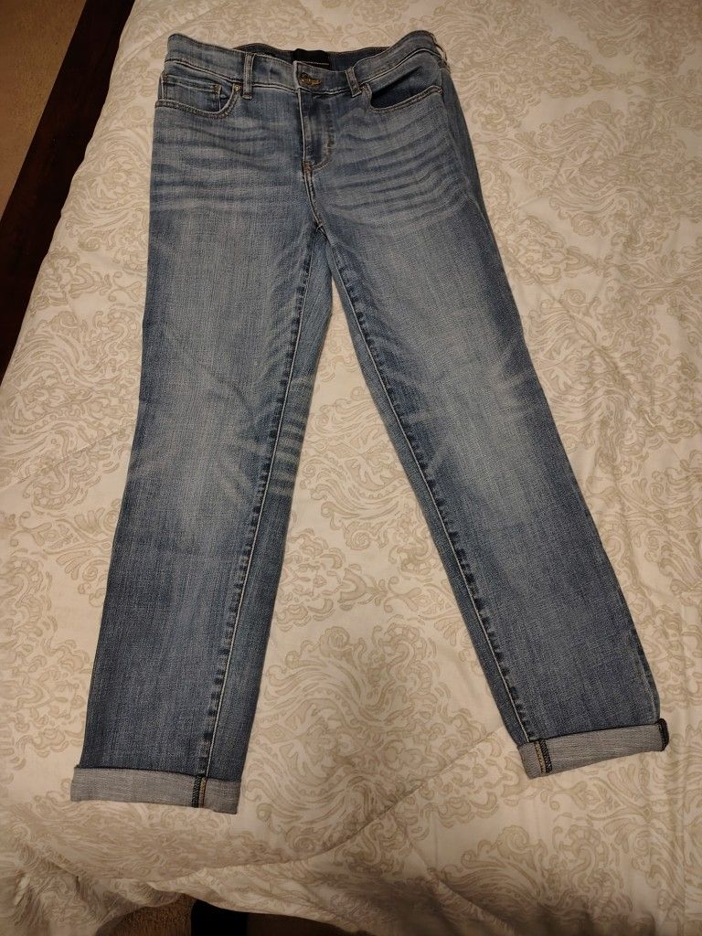 New White House Black Market Jeans Size 6. Great Price For These Name Brand Jean's. See Photos. Cash/ Pickup Only