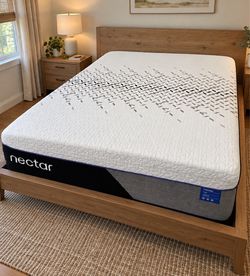Nectar Luxe Hybrid Cal King Mattress - Like New Condition