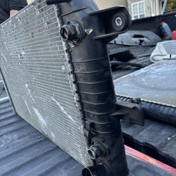 2006 Chevy Silverado Or GMC 3500 Or 2500 Radiator 
