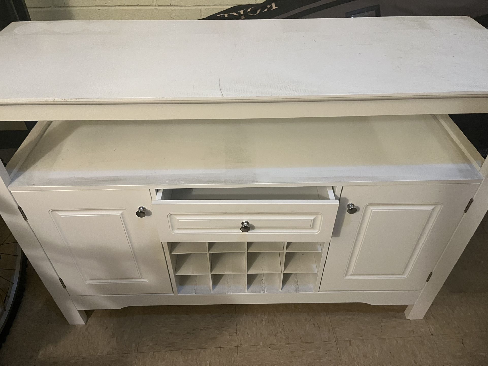 Bar / Buffet / Kitchen Table