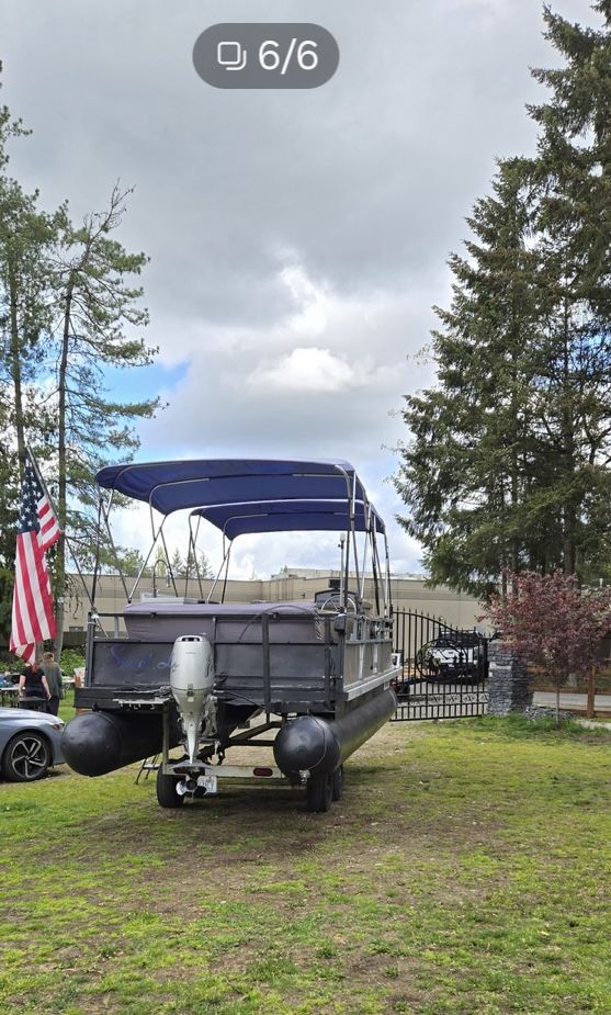 1982 Crest Pontoon Boat 