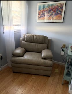 Maxwell Chair