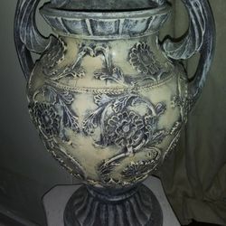 NEW Never Used LARGE  Lovely Designer QUALITY Roman Vase
