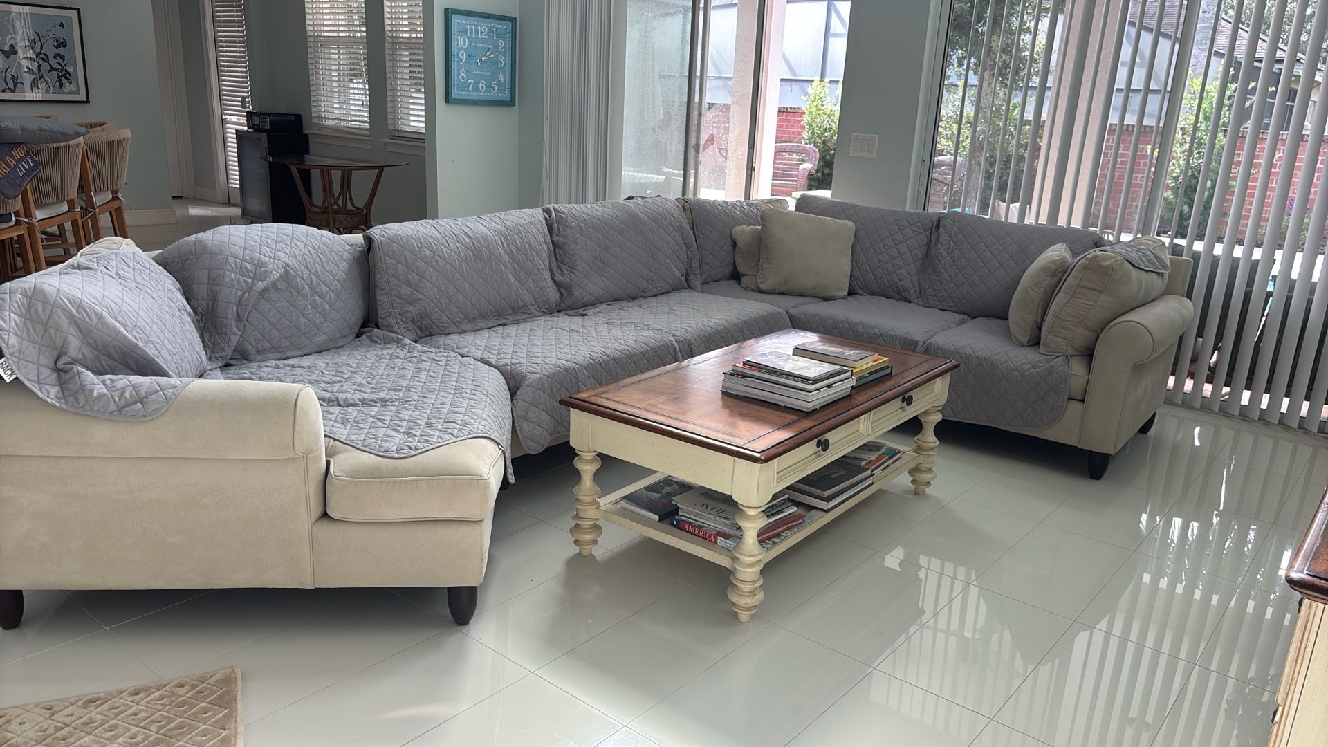Beautiful And Huge Haverty’s Modular Sofa With 7 Places With Cover