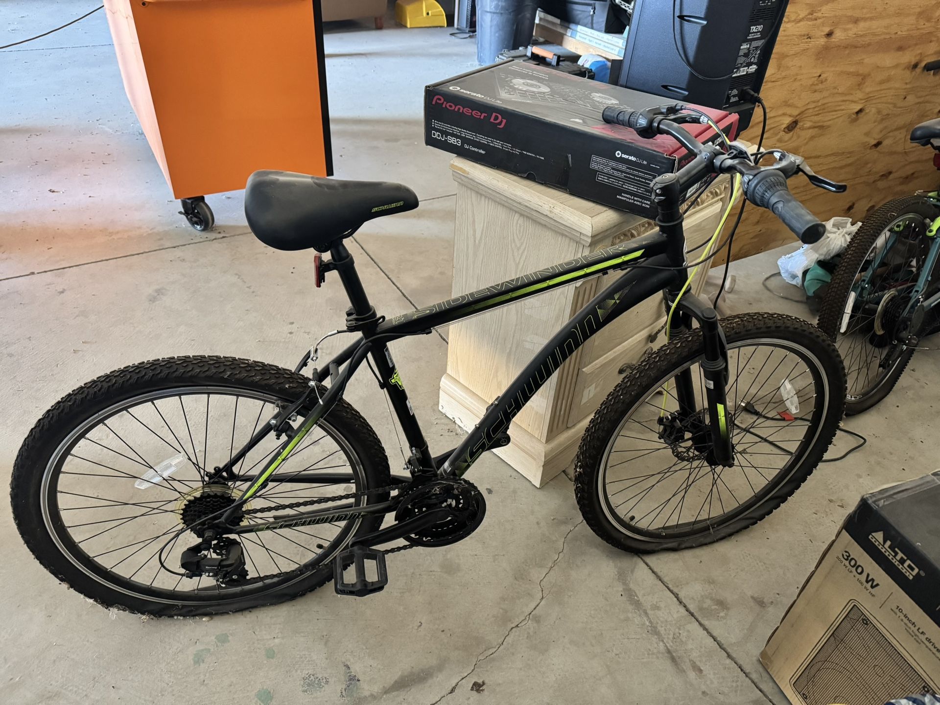 Schwinn Sidewinder 26 Inch 21 Speed Mountain Bike