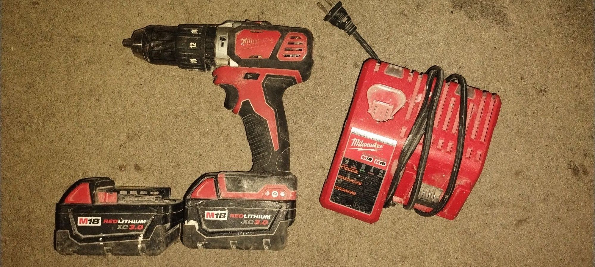 MILWAUKEE 18V HAMMERDRILL (2) 3.0 BATTERIES & DUAL CHARGER