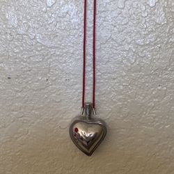 YSL Lip Palette Heart Necklace 