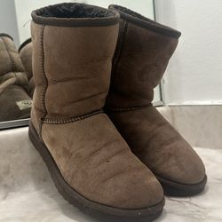 Brown UGG Classic Short Boots size 8