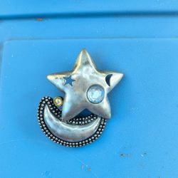 Many BEAUTIFUL BROOCHES