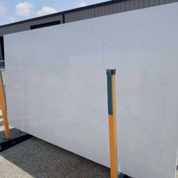 QUARTZ STONE SLABS SUPER JUMBO IN CALACATTA SAFYRA 📏Each slabs cover  75.7 sq.ft, Thickness 3 cm 🔥Price $899 per Slab🔥 