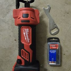 Milwaukee M18 Cut Out Tool
