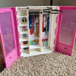 Barbie Closet 