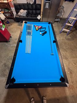 🎱 Modern Blue Felt Pool Table w/ Accessories Included – Excellent Condition 🎱