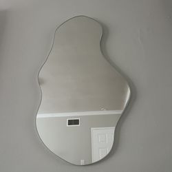 Wavy wave mirror