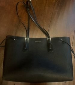 Micheal Kors purse.  Black.  Great condition. $15