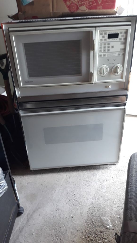 Selling microwave oven whirlpool good condition $45