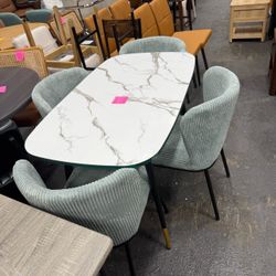5 pieces dining tab le set , table with 4 c hair