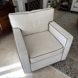 Comfy Crème Chair
