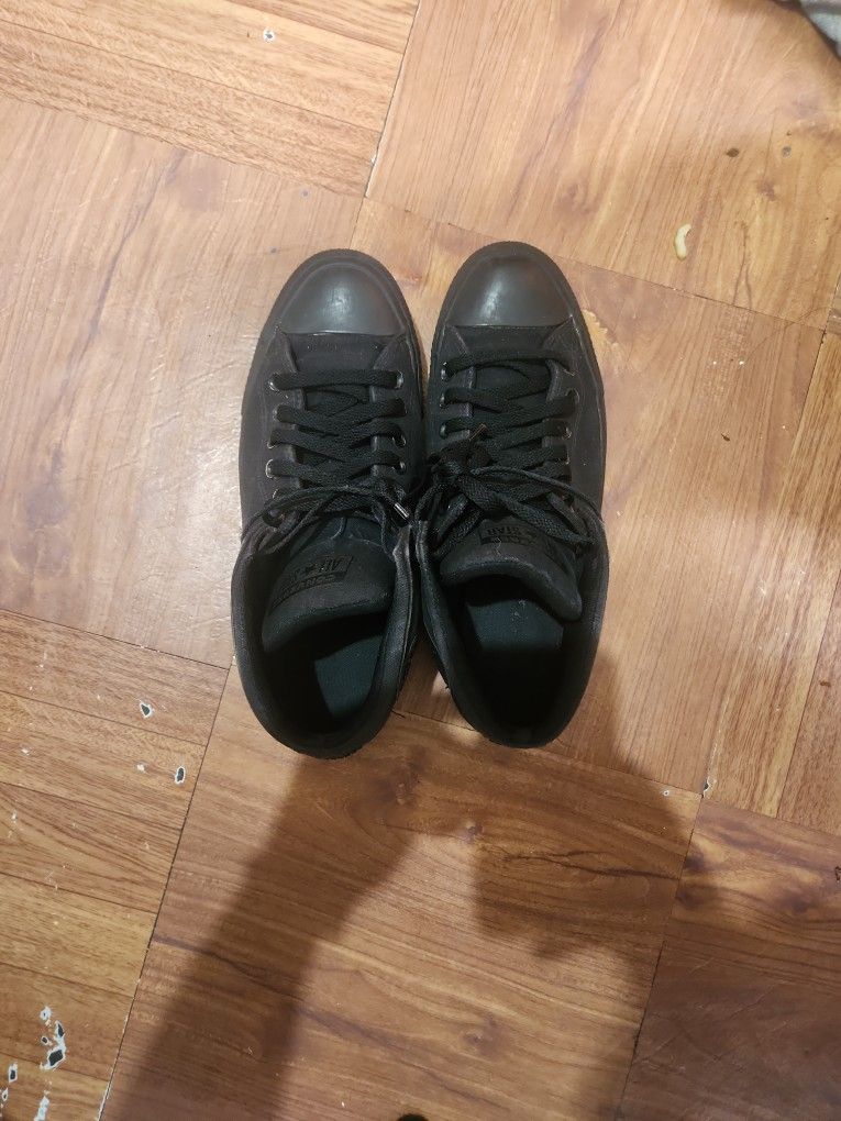 Converse shoes black