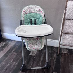 LIKE NEW BABY TREND HIGH CHAIR