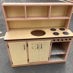 KIDS PLAY KITCHEN HUTCH 