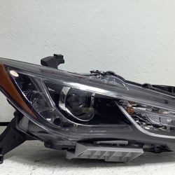 2016 2018 Infiniti QX60 right HID headlight (1C)