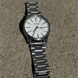 SILVER NIXON WATCH ⌚️