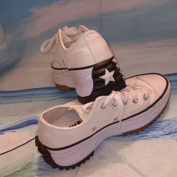 Converse Chuck Taylor Platform Unisex Shoes


Size  Men's 3.5 Women's 5