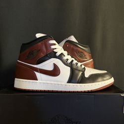 Air Jordan 1 Mid SE “Dark Pony” - 10.5M
