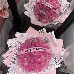 bouquets , ramos de rosas y de billetes 