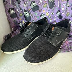Black shoes size 10