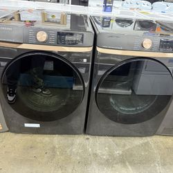 new open box Samsung 5 cu. frontLoad washer and gas dryer 