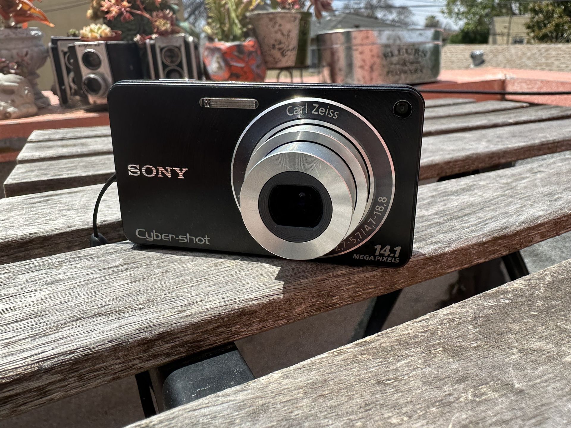 Vintage Sony Cybershot Digital Camera -black 