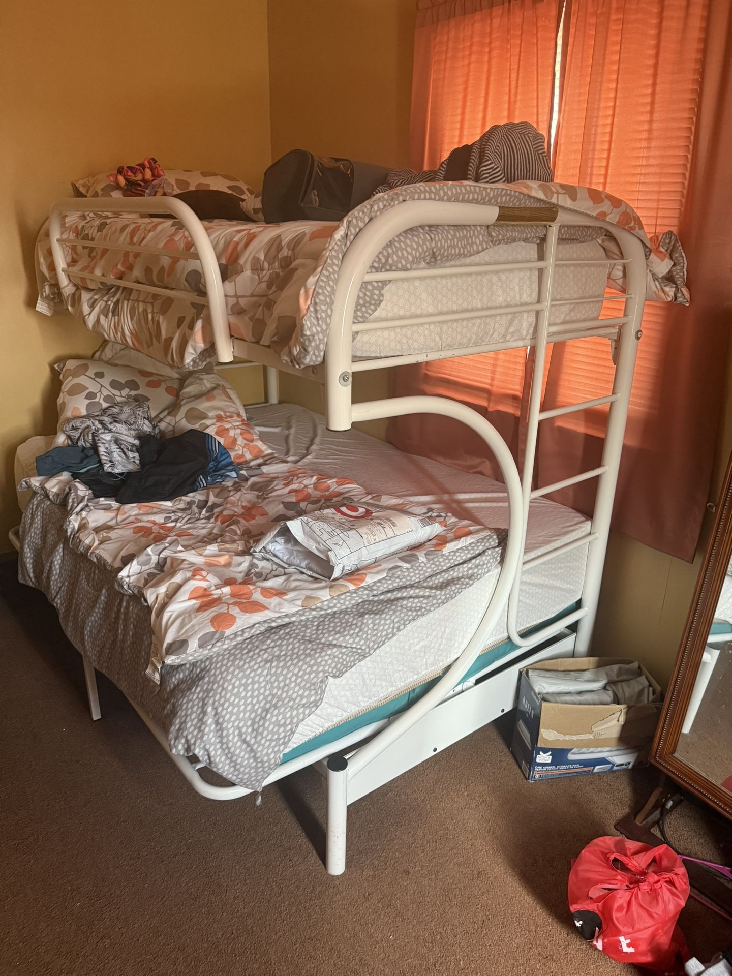FREE ALMOST NEW FUTON/FULL SIZE BUNKBED Free
