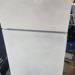 Hotpoint Fridge By General Electric Apt Size 28 By 65 High 