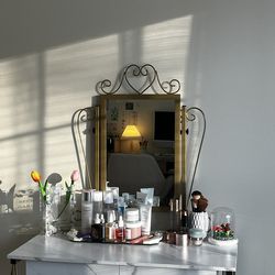 Brand-new Makeup Vanity/Table