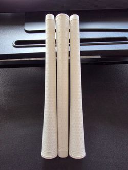 BRAND NEW - GOLF - WHITE STAR GRIPS - STANDARD SIZE - Wedge Set or 3 Irons