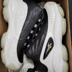 Reebok Iverson Legacy Size 8.5 