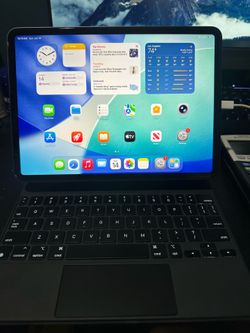 iPad Pro 3rd gen 11 inch w/ Magic Keyboard