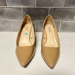 Women’s size 6.5 Jones of New York nude patent leather heels