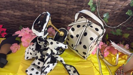 Dots  high  heel  shoes