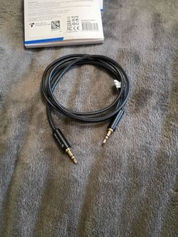 Syncwire 3.5 mm auxiliary cable. 1 m in length or 3.3 ft.