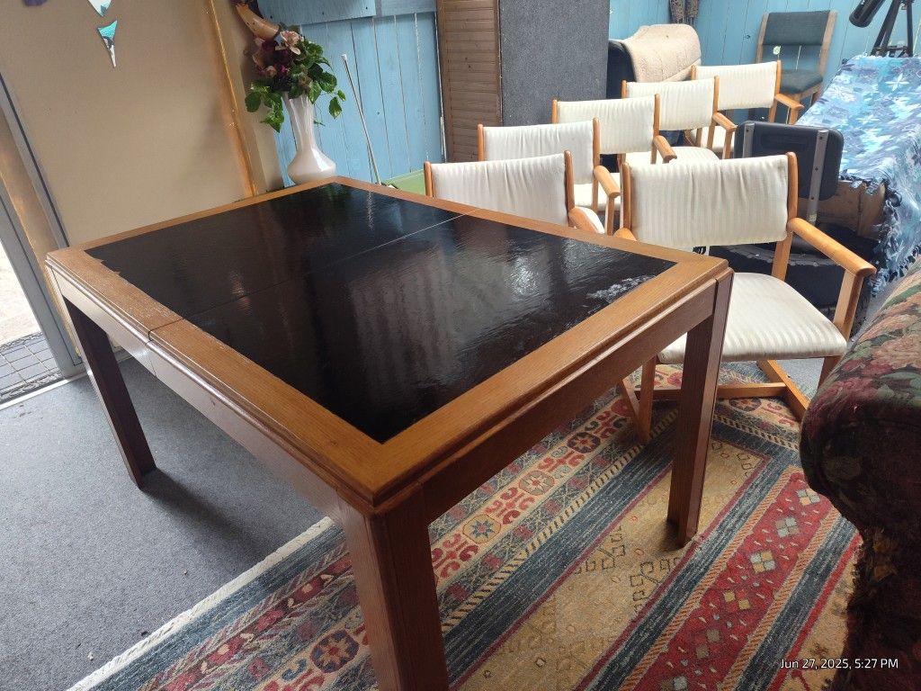Dining Room Table W/ Leaf And 6 Chairs