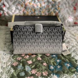 Michael Kors Wallet – Brand New