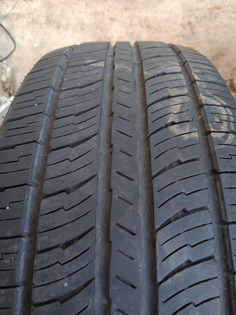 Used Tire 235/70 R16 106T